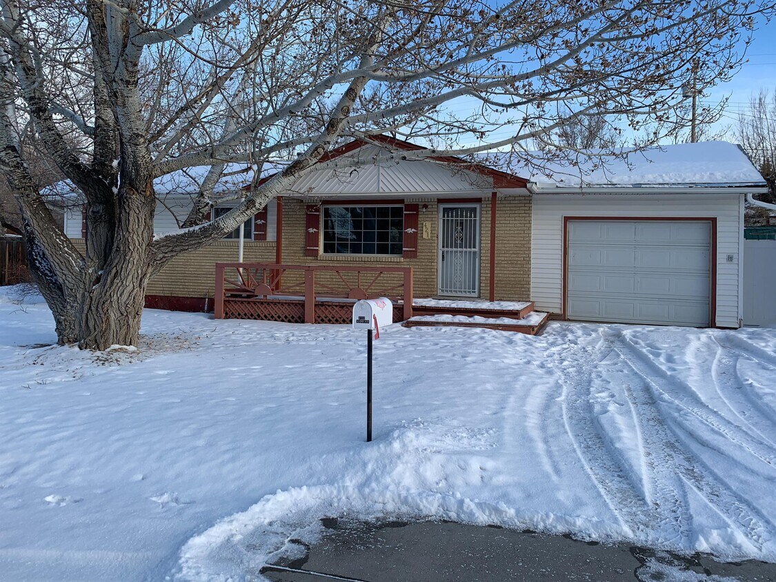 Primary Photo - 421 Ashley St