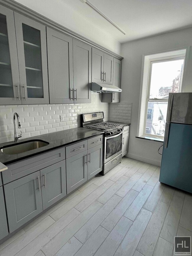 Building Photo - 412-473 73rd St