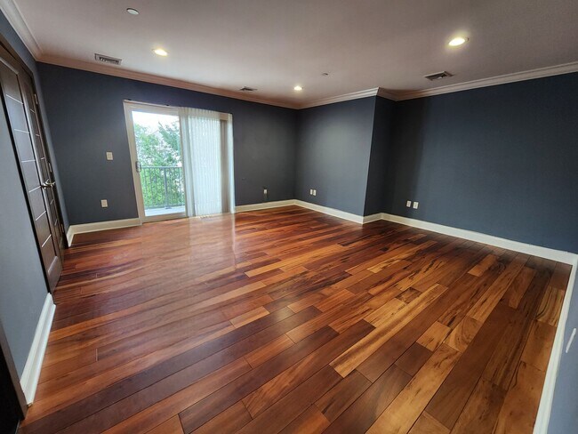 Foto del edificio - Modern Townhouse - Price Just Reduced!