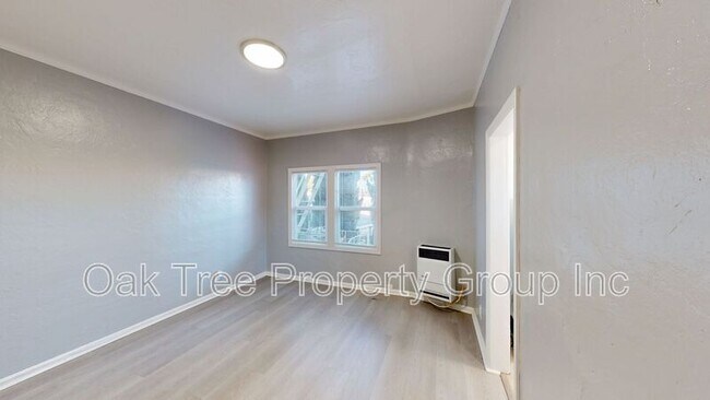 Foto del edificio - 2451 Seminary Ave