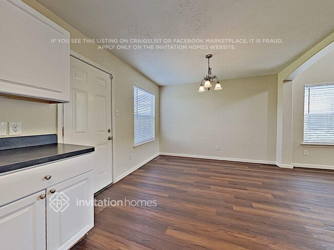 Building Photo - 8542 Doskocil Dr