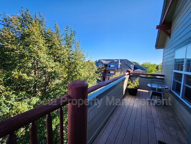Foto del edificio - 5220 Boardwalk Dr