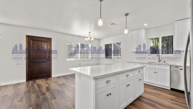 Building Photo - 531 E 15th St