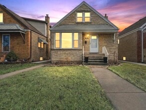 Building Photo - 4509 N Narragansett Ave