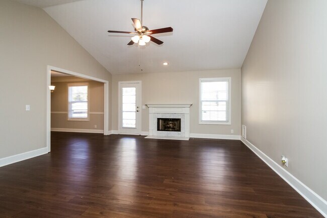 Building Photo - 1636 Bridgecrest Dr