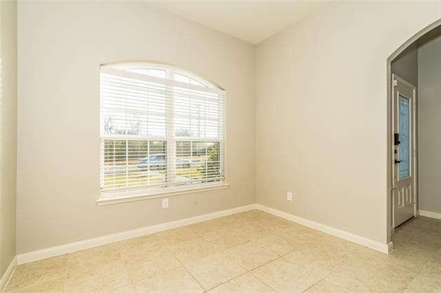 Building Photo - 527 Shady Meadow Ln
