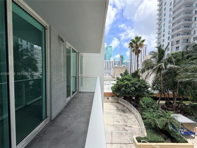 Foto del edificio - 253 NE 2nd St