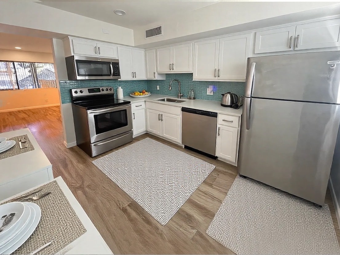Foto principal - 749 E Montebello Ave