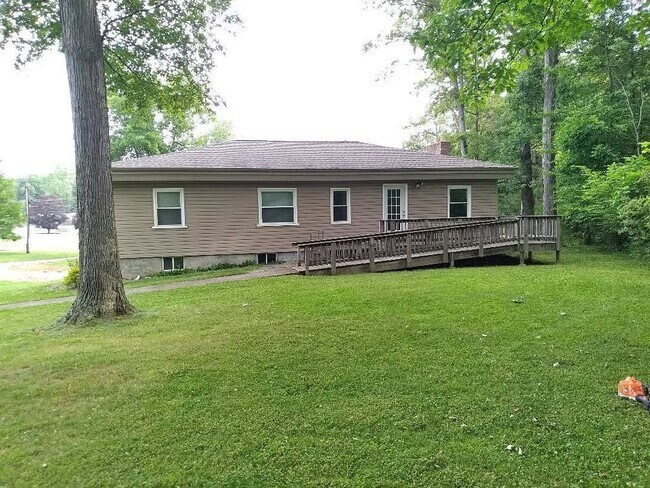 Building Photo - 8608 Peters Rd
