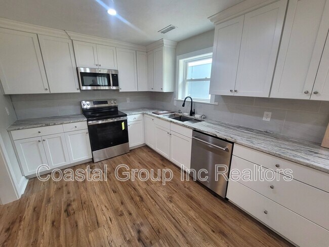 Foto del edificio - 512 W Farmington Rd