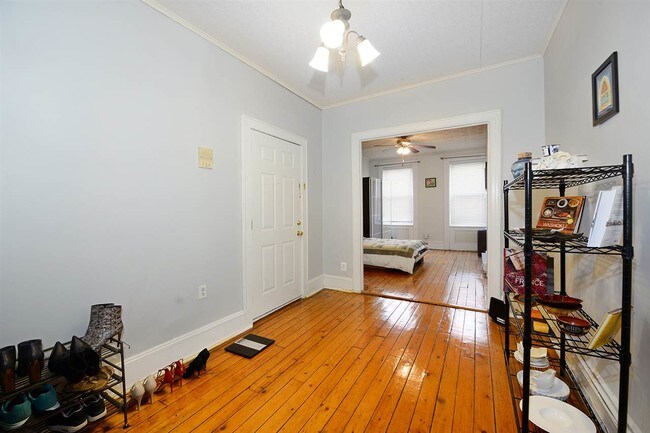 Building Photo - 605 1st St