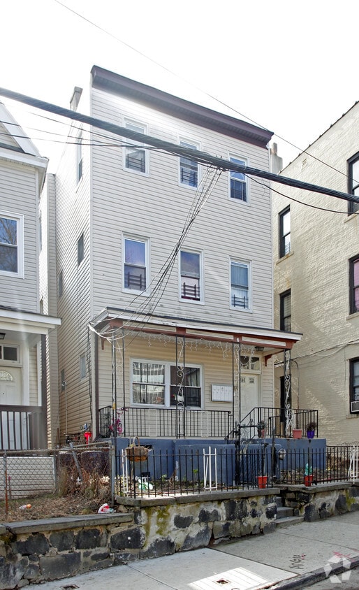Primary Photo - 8 Lafayette Pl