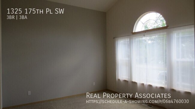 Foto del edificio - 1325 175th Pl SW