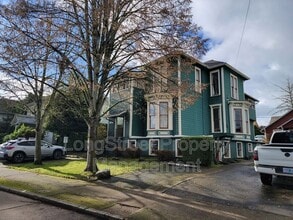 Building Photo - 218 NW 21st St