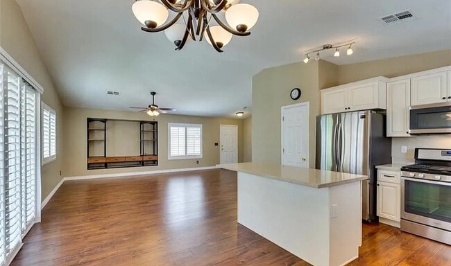 Foto del edificio - 8841 Spinning Wheel Ave
