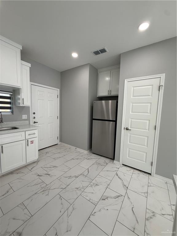 Building Photo - 2113 Elsham Ave