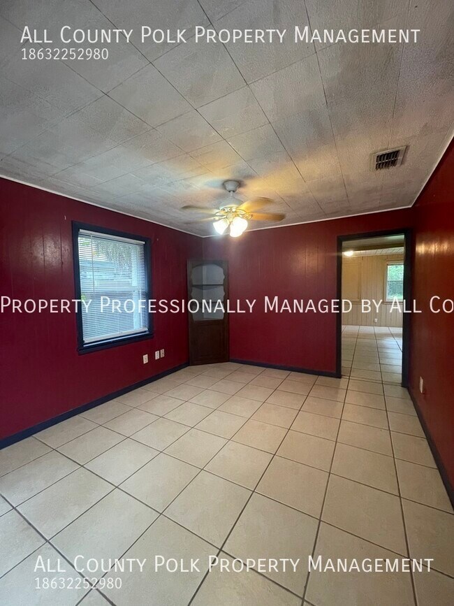 Building Photo - Quaint 1 Bedroom Home in St. Petersburg fo...