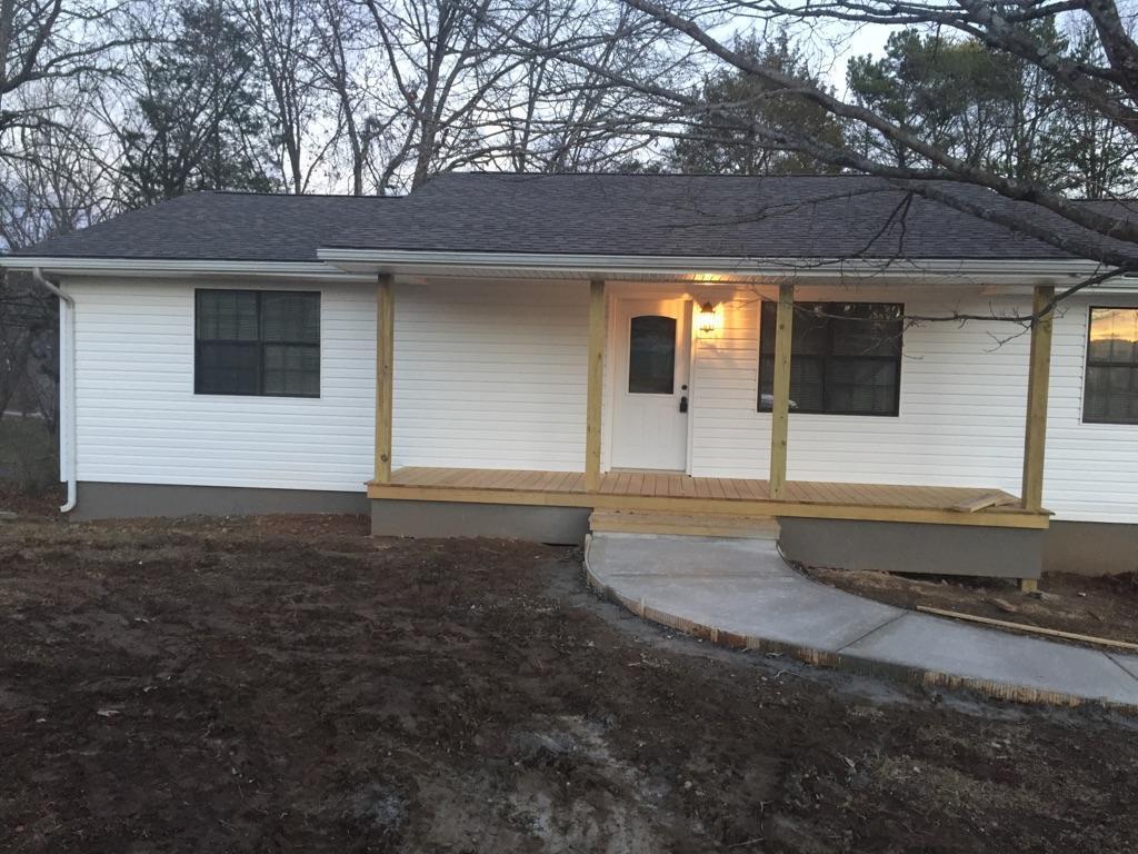 Foto principal - 4 Bedroom, 3 Bath Basement Ranch with Coun...