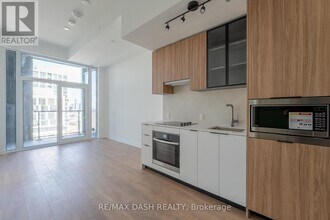 Building Photo - 1037 The Queensway