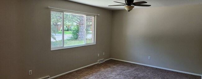 Building Photo - 2 Bedroom | 1 Bathroom Available for Rent!