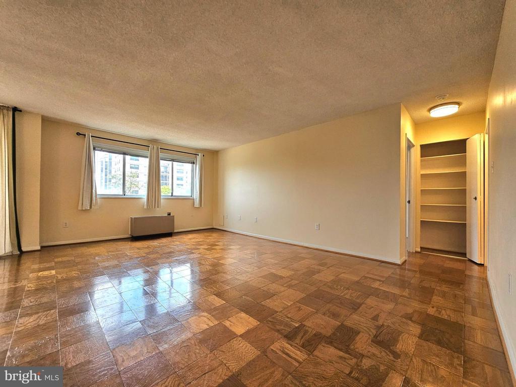 Primary Photo - 2059 Huntington Ave