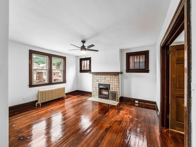 Foto del edificio - READY FOR MID-MAY!! FULLY RENOVATED 1 -BED...
