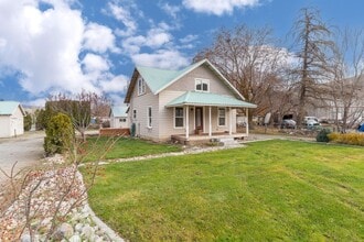 Building Photo - 3847 McKee Ln