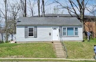 Building Photo - 245 E Beechwood Ave