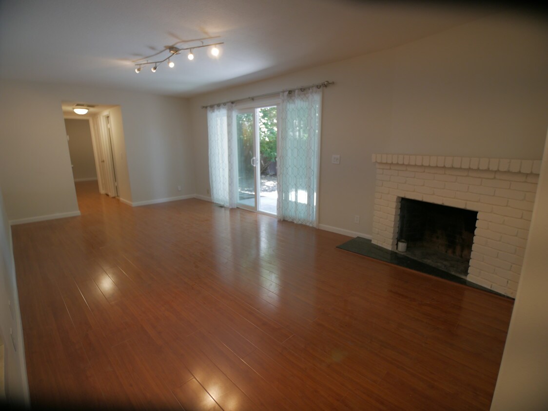 Sala de estar - 1285 Manchester Dr