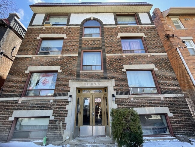 Building Photo - 597 St Clair Ave W