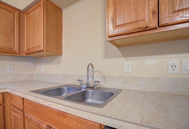 Building Photo - Fox Hollow Apartment Homes