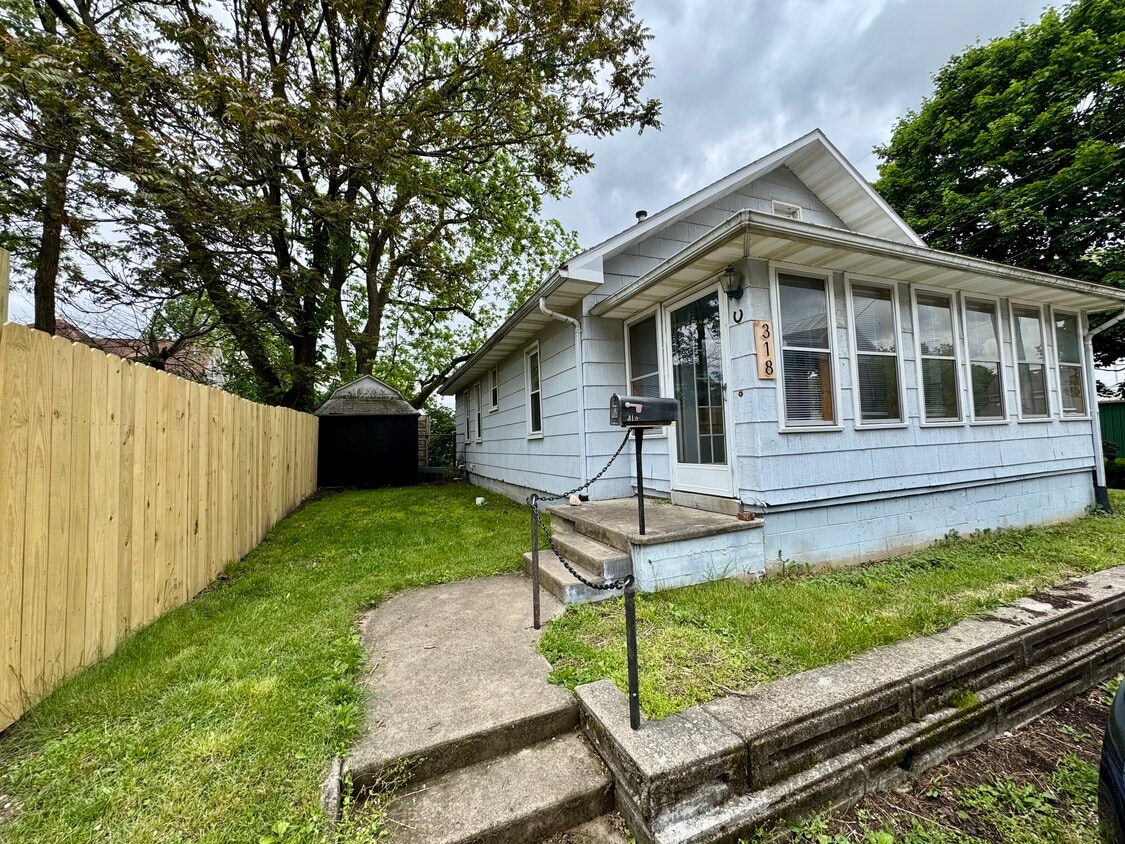 Primary Photo - 318 S Locust St