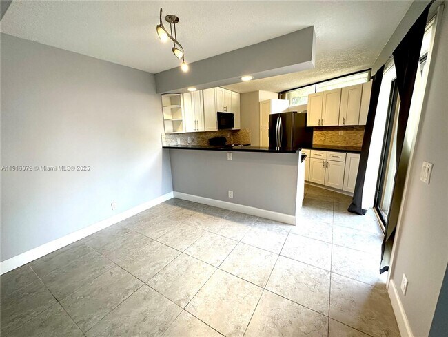 Foto del edificio - 22970 Oxford Pl