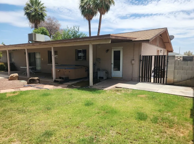 Building Photo - 4330 W Royal Palm Rd