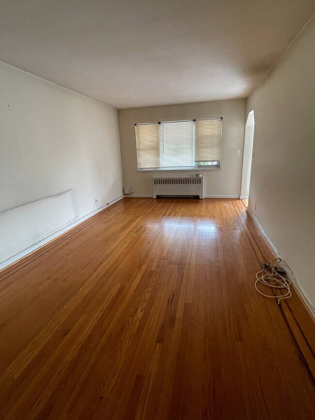 Foto del edificio - 821 Quincy Ave