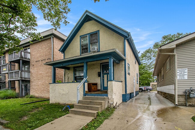 Photo - 927 S Division St House