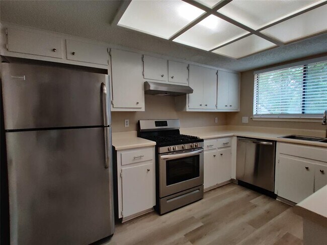 Foto del edificio - 5103 Summerset Trail