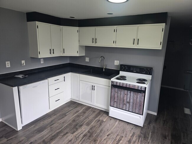 Building Photo - 1300 S Colony Dr