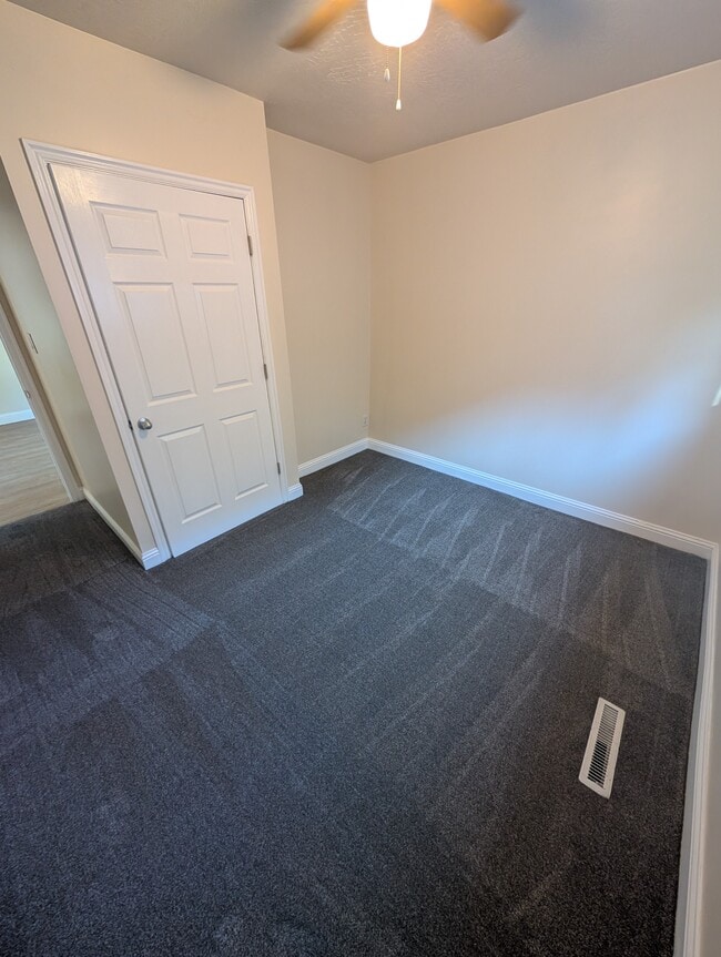 Building Photo - 2544 S Park St