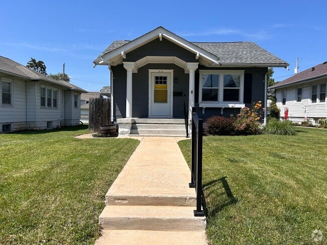 Building Photo - 416 E 29th Pl