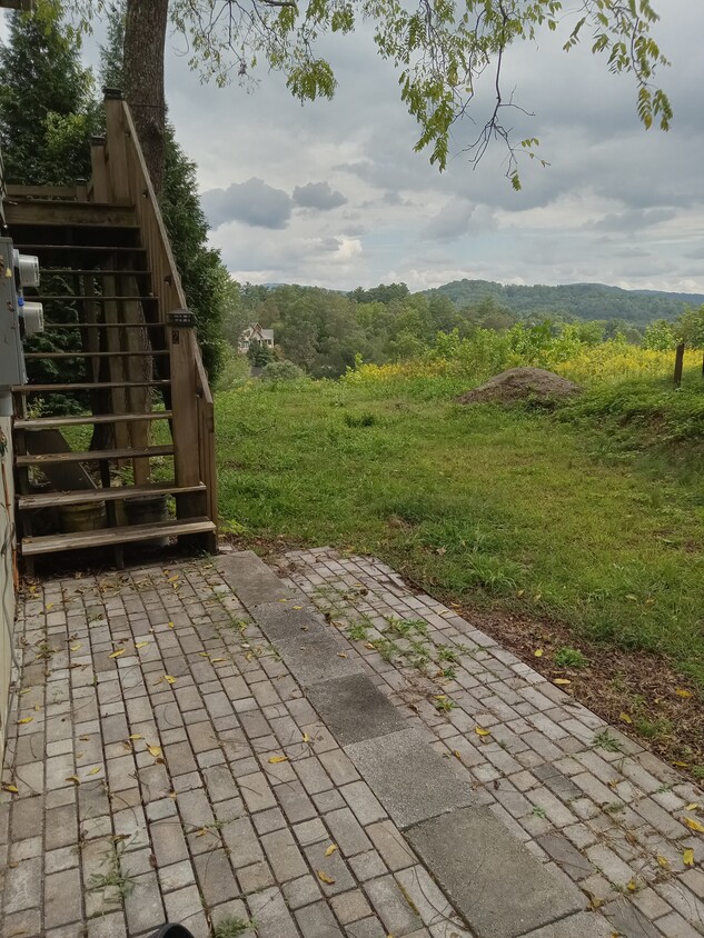 Steps to Apt - 535 School Rd