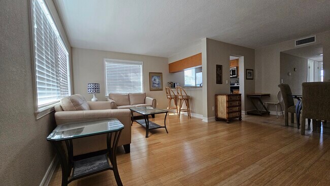 Foto del edificio - 2525 West Bay Dr