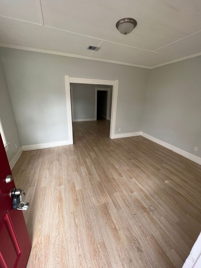 Building Photo - 1107 Avenue A