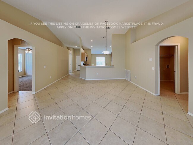 Foto del edificio - 6885 Heatherbrook Dr