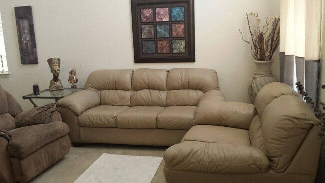 Building Photo - Sandstone Ranch Estates 4bed/2.5bath Refrig A/C!