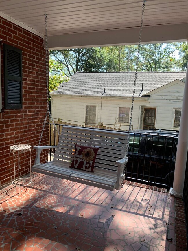 Building Photo - 615 S Elm St