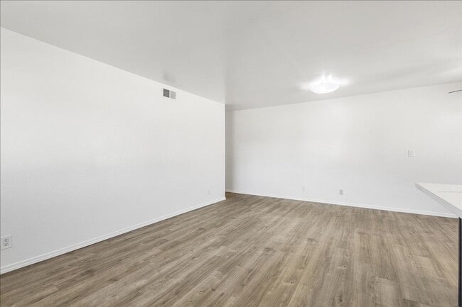 Building Photo - 34842 Starling Dr