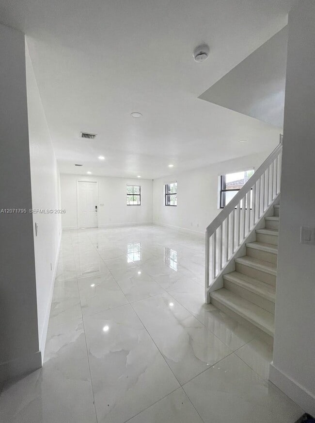 Building Photo - 9260 W 35th Ln