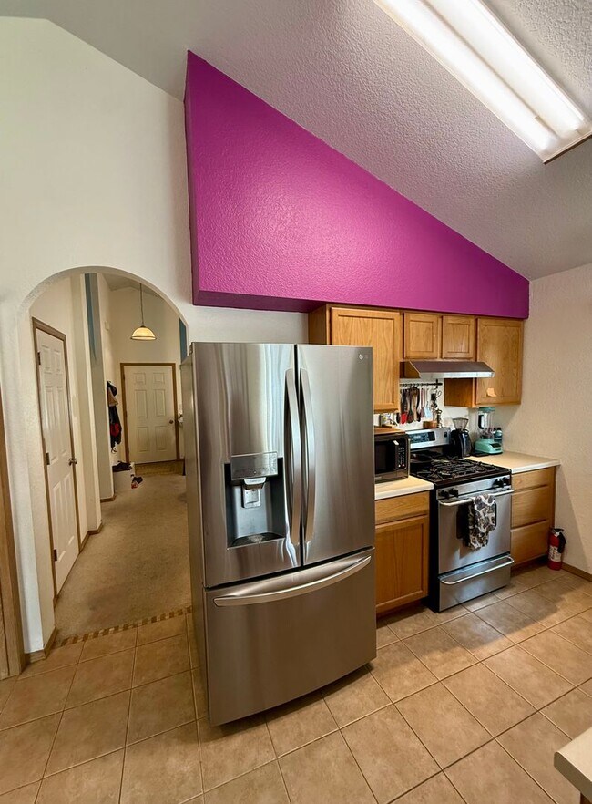 Building Photo - 2 Bed, 2 Bath Home