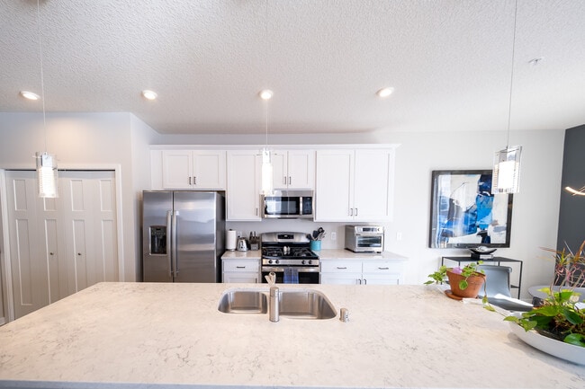 Building Photo - 2209 Gateway Curv